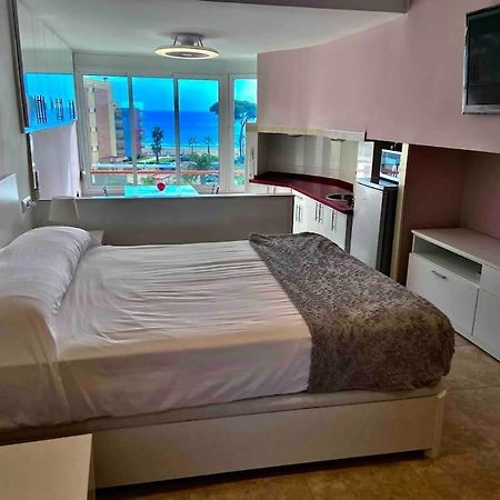 Estudio Con Vistas Al Mar Lägenhet La Pineda Exteriör bild