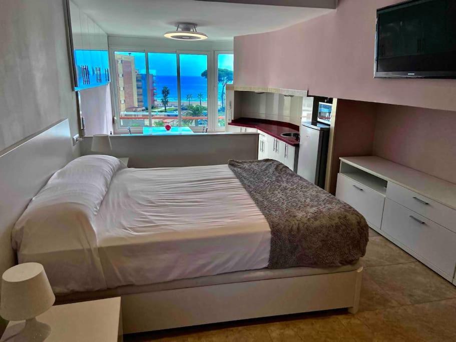 Estudio Con Vistas Al Mar Lägenhet La Pineda Exteriör bild